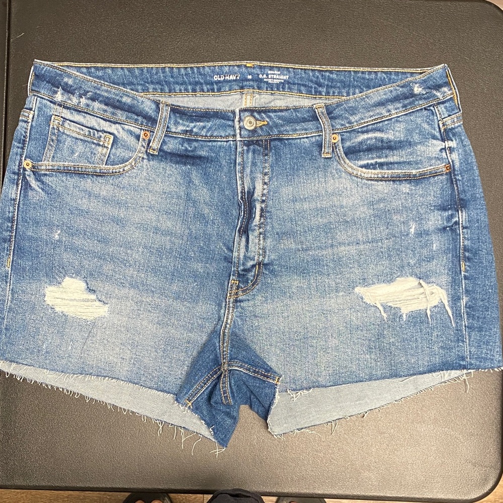 #ON921- NWOT - Old Navy O.G. Straight Distressed High-Rise Denim Shorts - 18